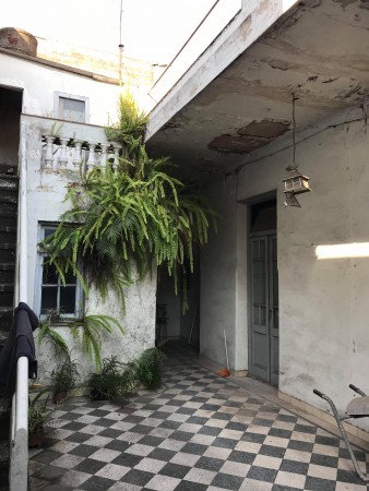 Bruix 4500. Casa 3 ambientes a refaccionar.