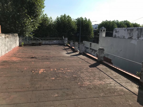 Bruix 4500. Casa 3 ambientes a refaccionar.