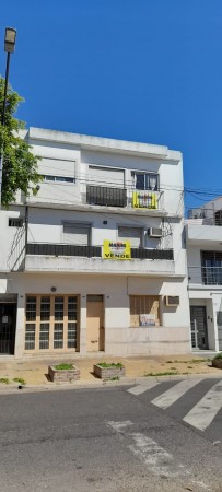 Tonelero 7100. Piso 3 ambientes.