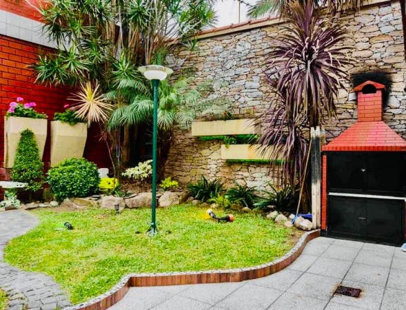 Caaguazú 7300. Chalet 4 ambientes.