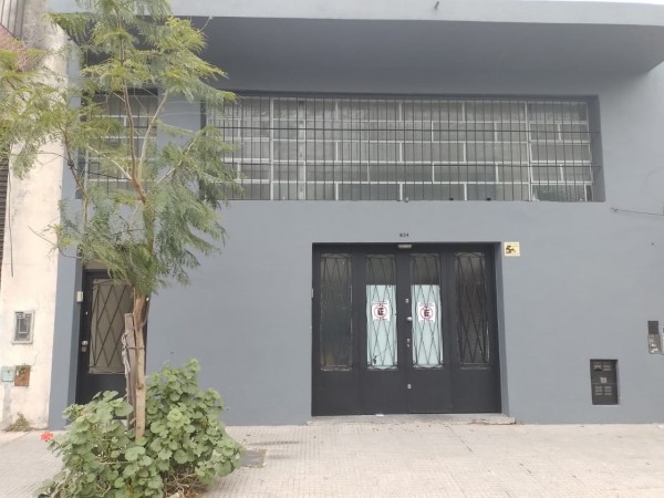 Pilar 600. Galpon losa + Depto 4 ambientes.