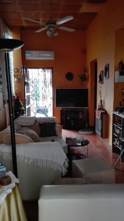 Av. de los Corrales 6700. Local y vivienda.