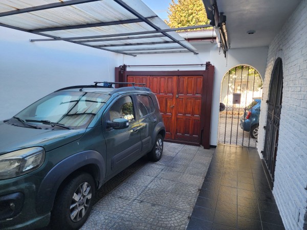 Jose de Paula y Rodriguez Alves 1000. Casa 3 ambientes.