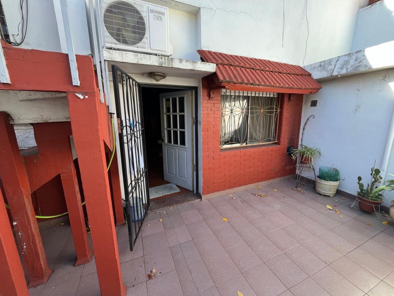 Coronel Cardenas 2400. Casa 3 ambientes.