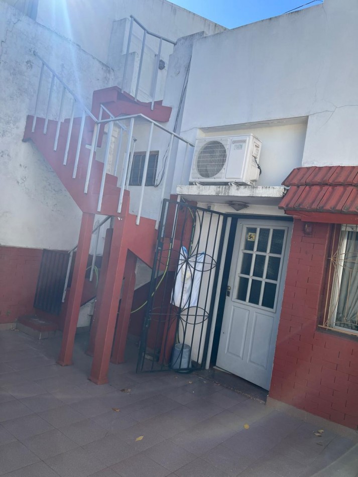 Coronel Cardenas 2400. Casa 3 ambientes.