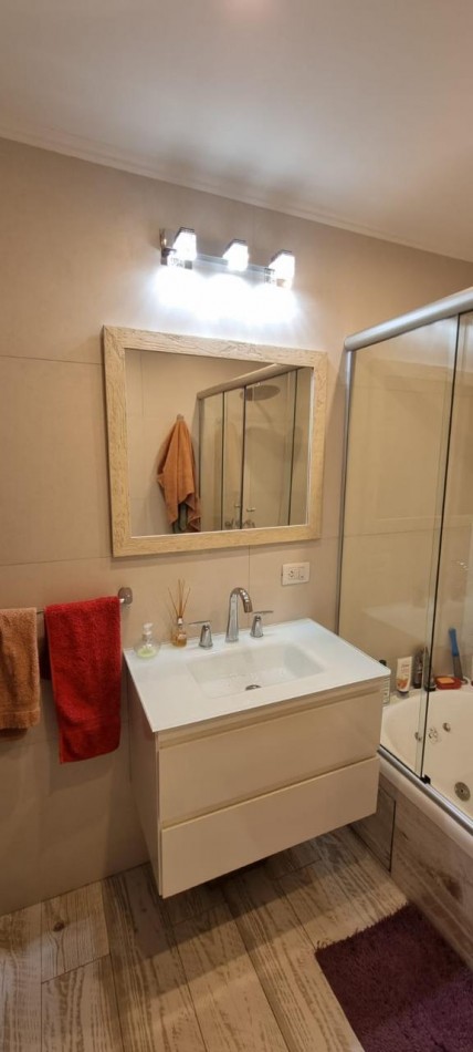 Carballido 6300. Chalet 4 ambientes.