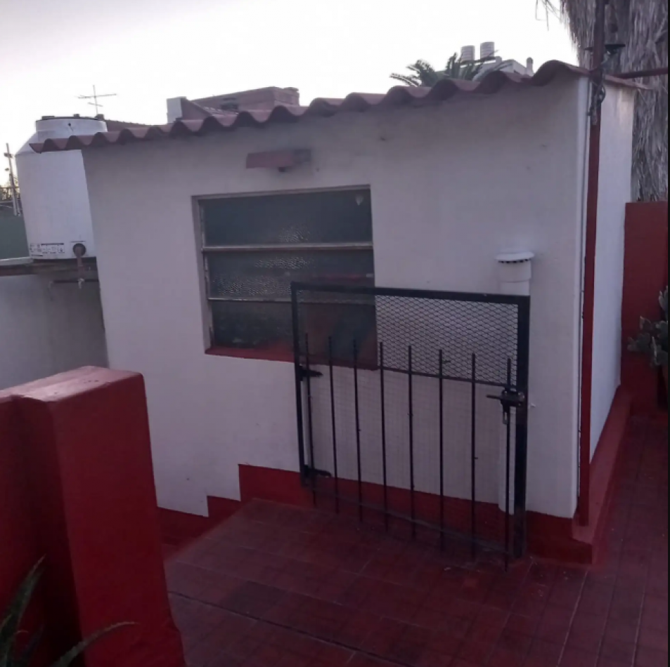 Acassuso 6600. PH 2 ambientes.