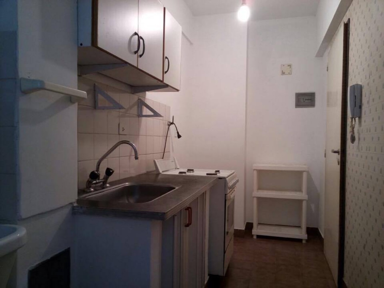 Escalada 4200. Departamento 3 ambientes planta baja con cochera.