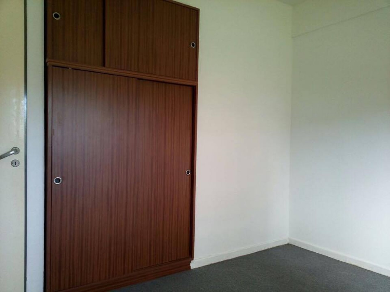 Escalada 4200. Departamento 3 ambientes planta baja con cochera.