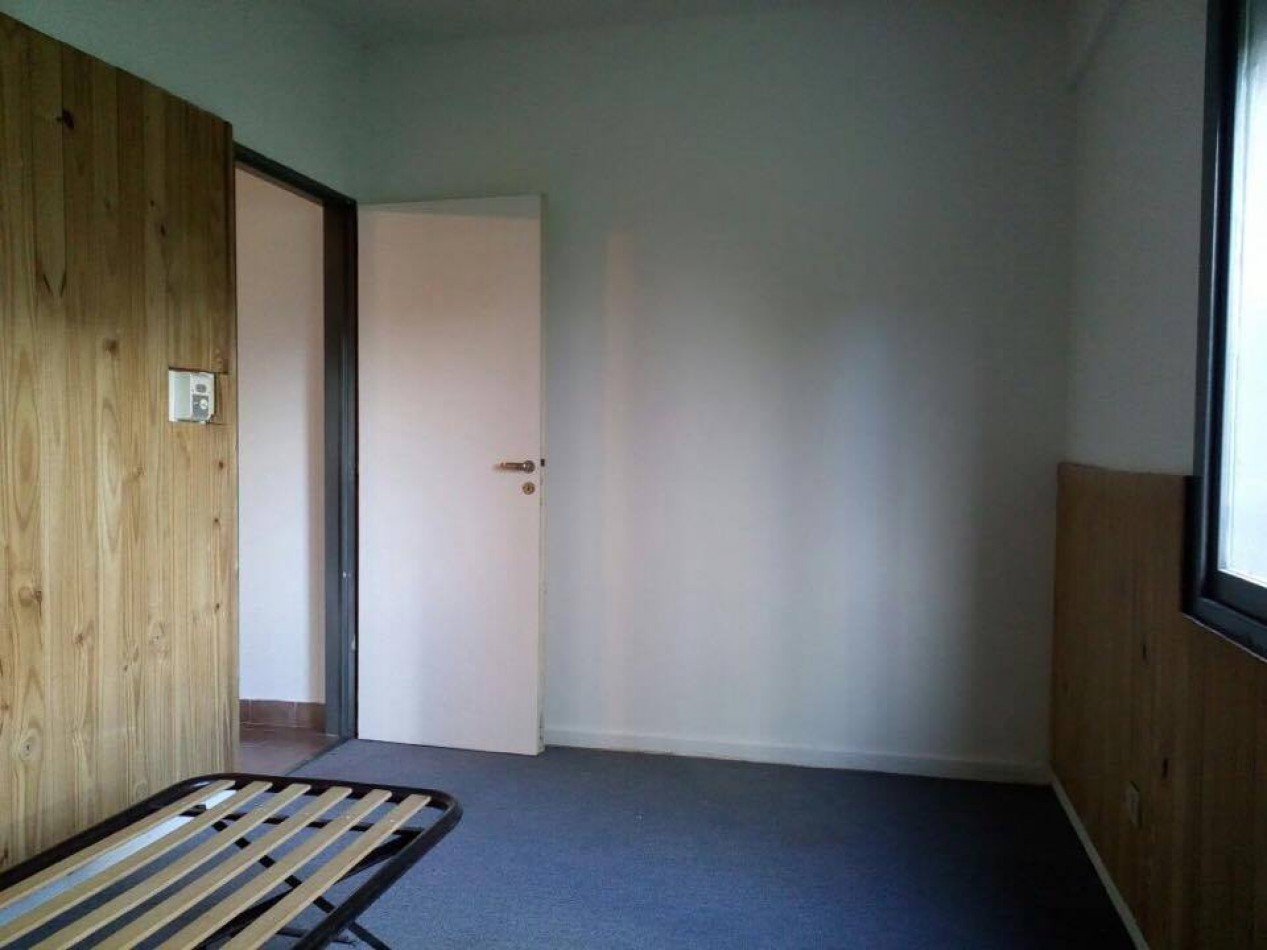 Escalada 4200. Departamento 3 ambientes planta baja con cochera.