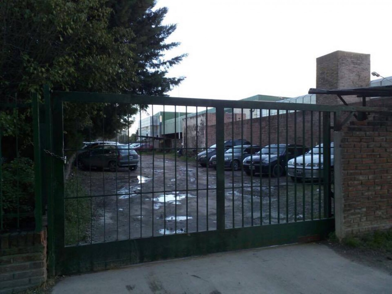 Escalada 4200. Departamento 3 ambientes planta baja con cochera.