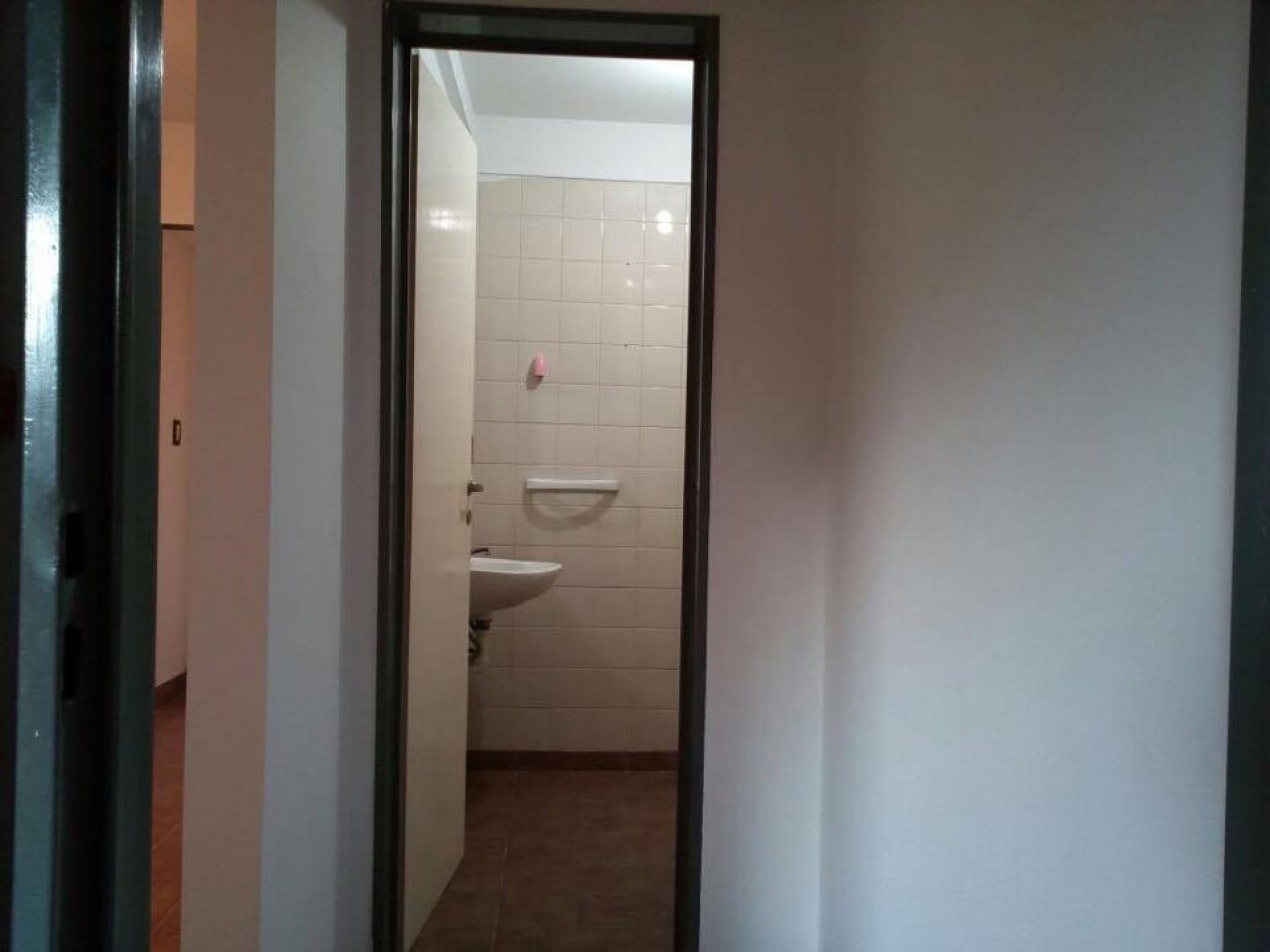 Escalada 4200. Departamento 3 ambientes planta baja con cochera.