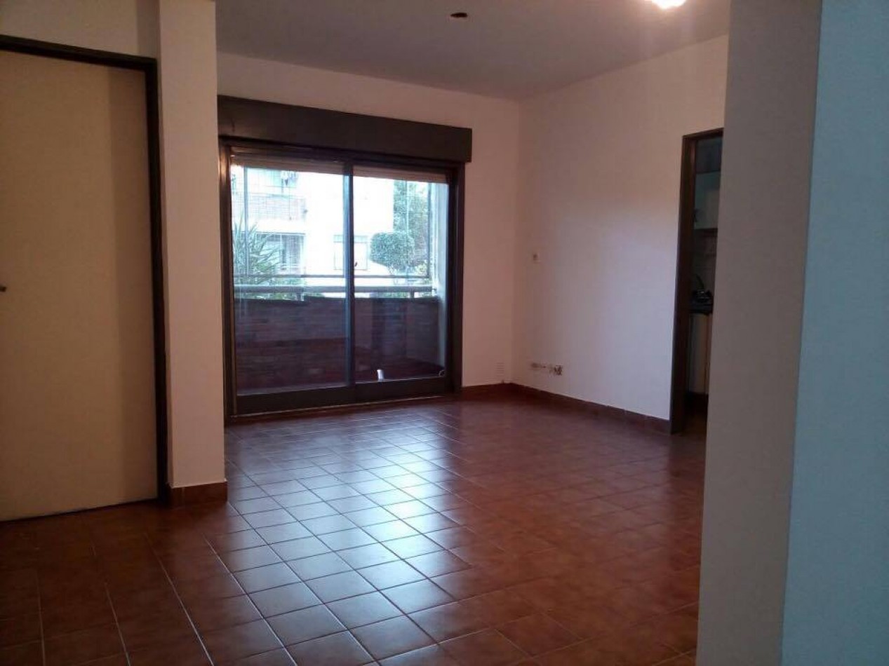 Escalada 4200. Departamento 3 ambientes planta baja con cochera.