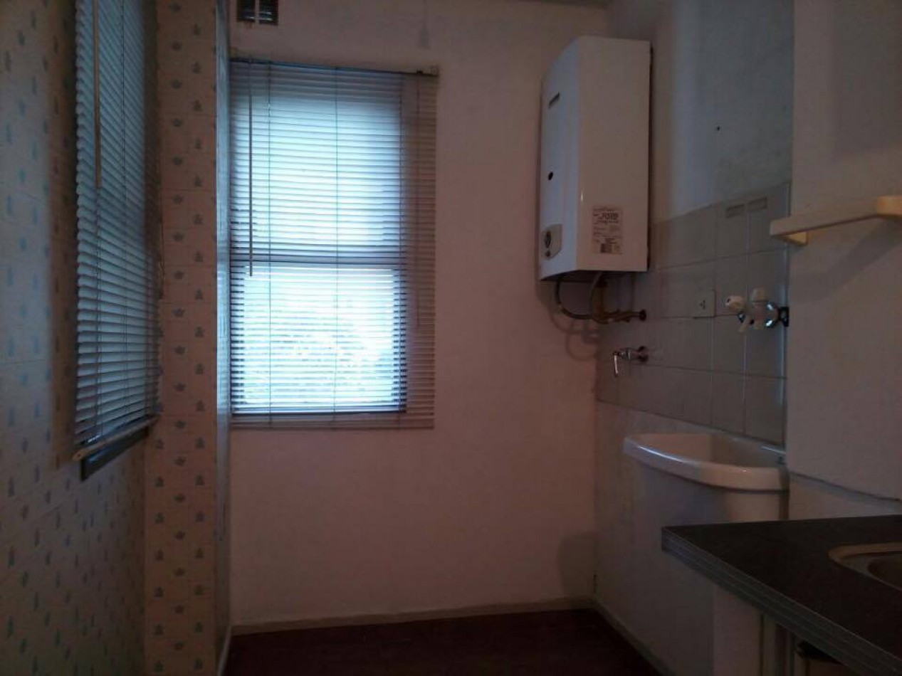 Escalada 4200. Departamento 3 ambientes planta baja con cochera.