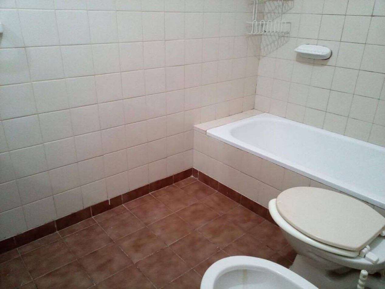 Escalada 4200. Departamento 3 ambientes planta baja con cochera.