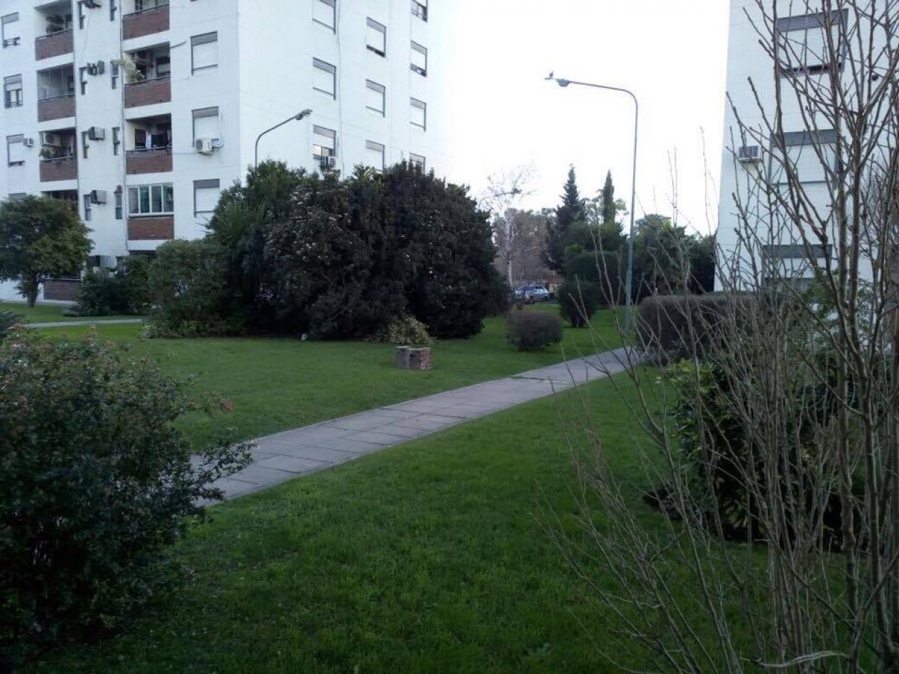 Escalada 4200. Departamento 3 ambientes planta baja con cochera.