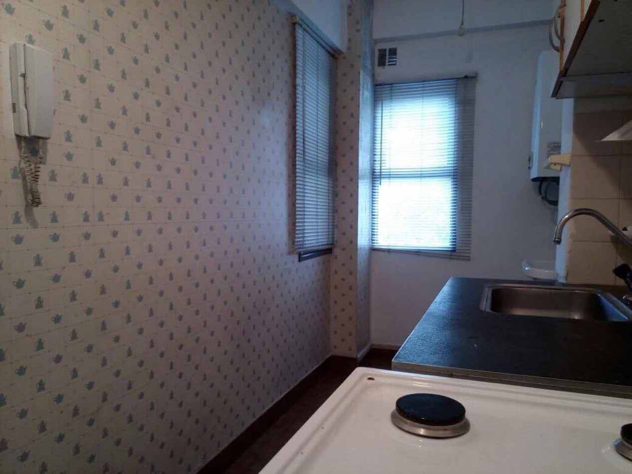 Escalada 4200. Departamento 3 ambientes planta baja con cochera.