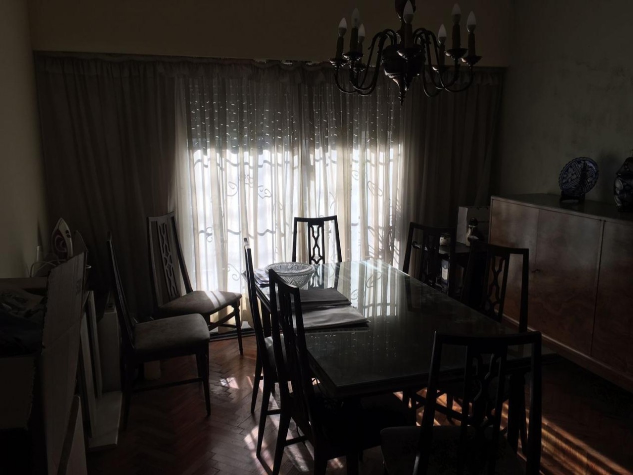 Jose Leon Suarez 500. Casa 5 ambientes, ex municipal.