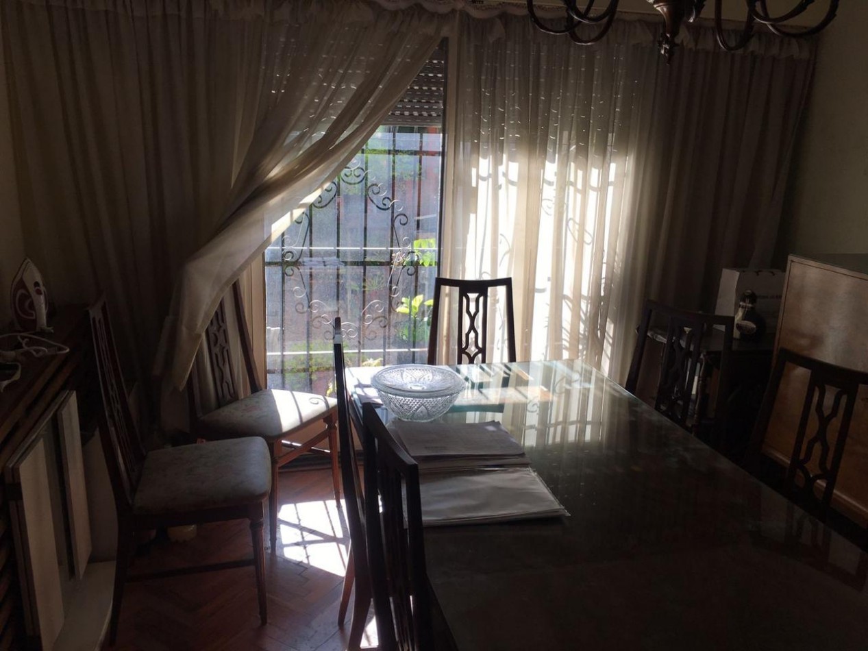 Jose Leon Suarez 500. Casa 5 ambientes, ex municipal.