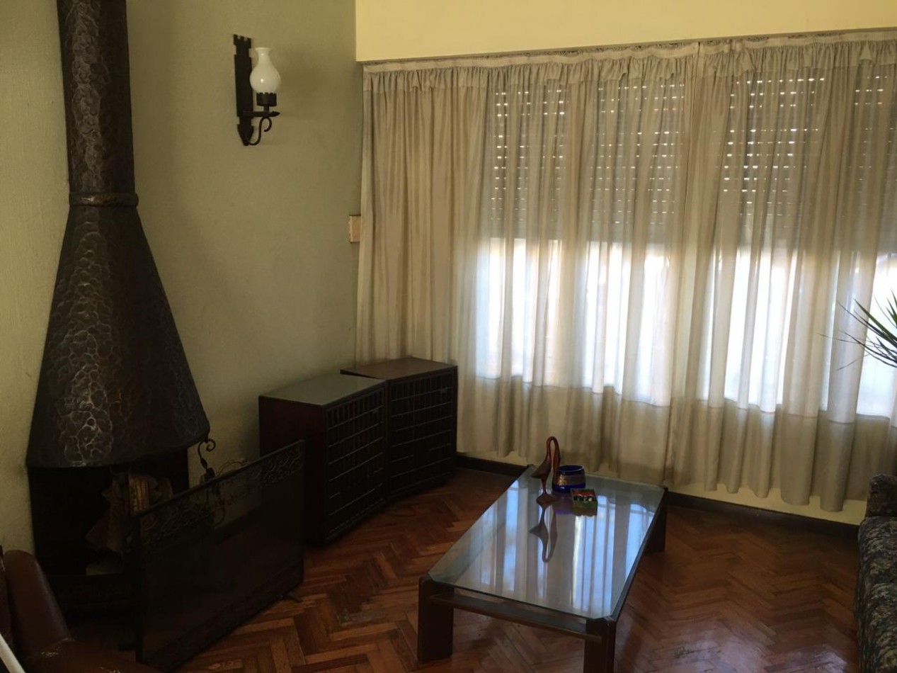 Jose Leon Suarez 500. Casa 5 ambientes, ex municipal.