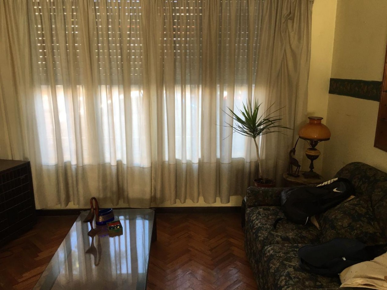 Jose Leon Suarez 500. Casa 5 ambientes, ex municipal.