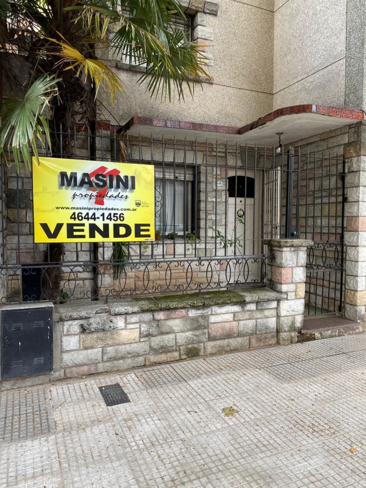 Jose Leon Suarez 500. Casa 5 ambientes, ex municipal.