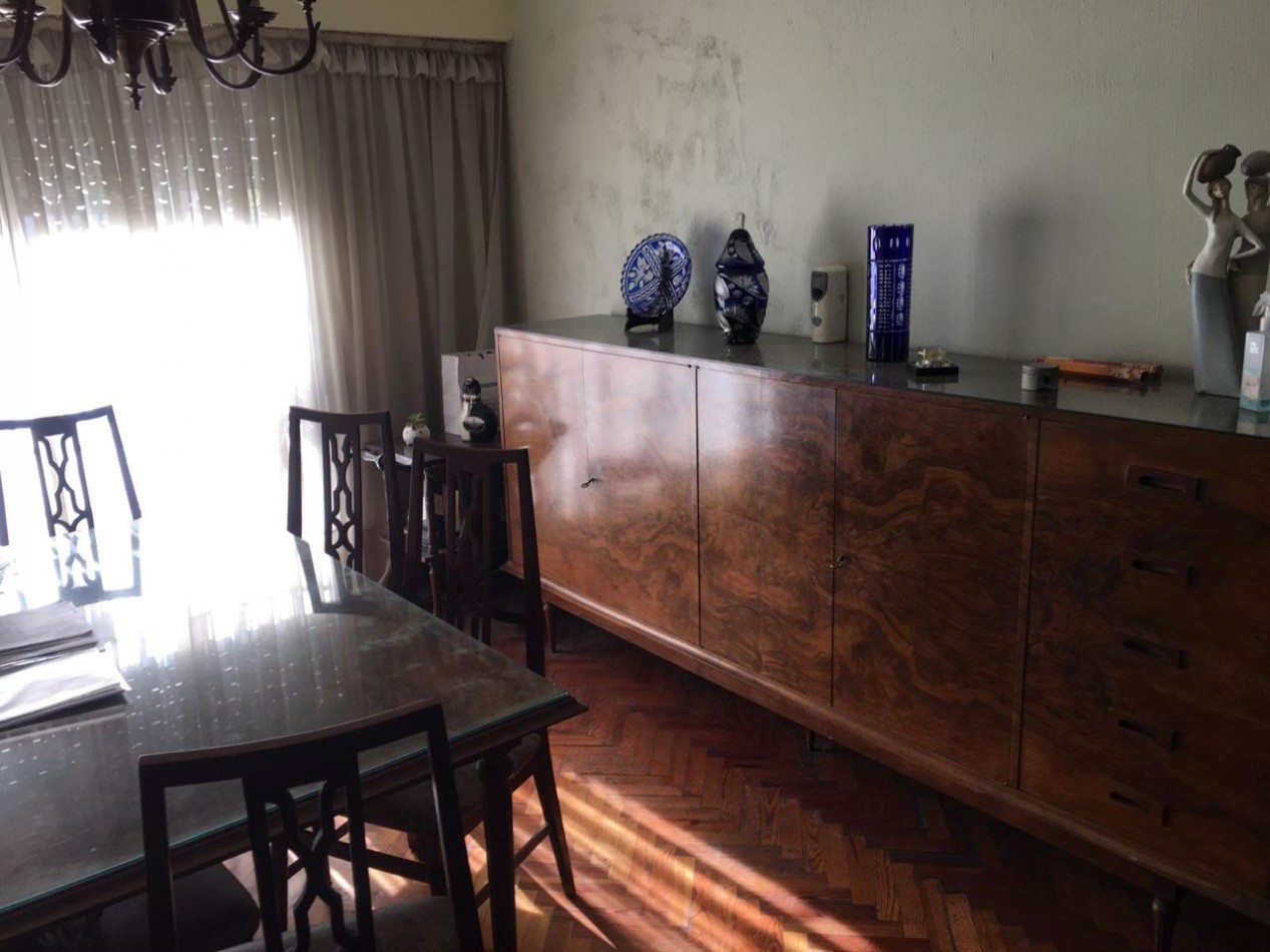 Jose Leon Suarez 500. Casa 5 ambientes, ex municipal.