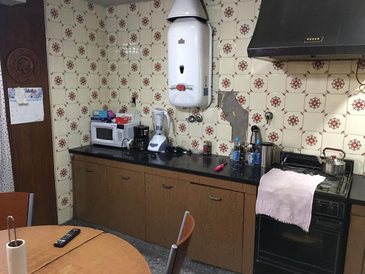 Jose Leon Suarez 500. Casa 5 ambientes, ex municipal.