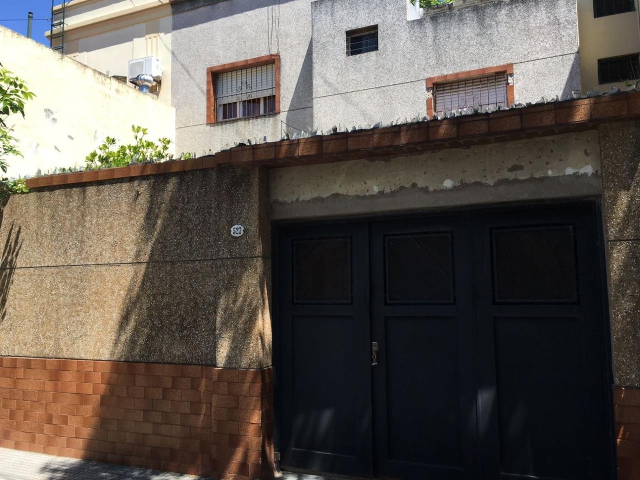 Jose Leon Suarez 500. Casa 5 ambientes, ex municipal.