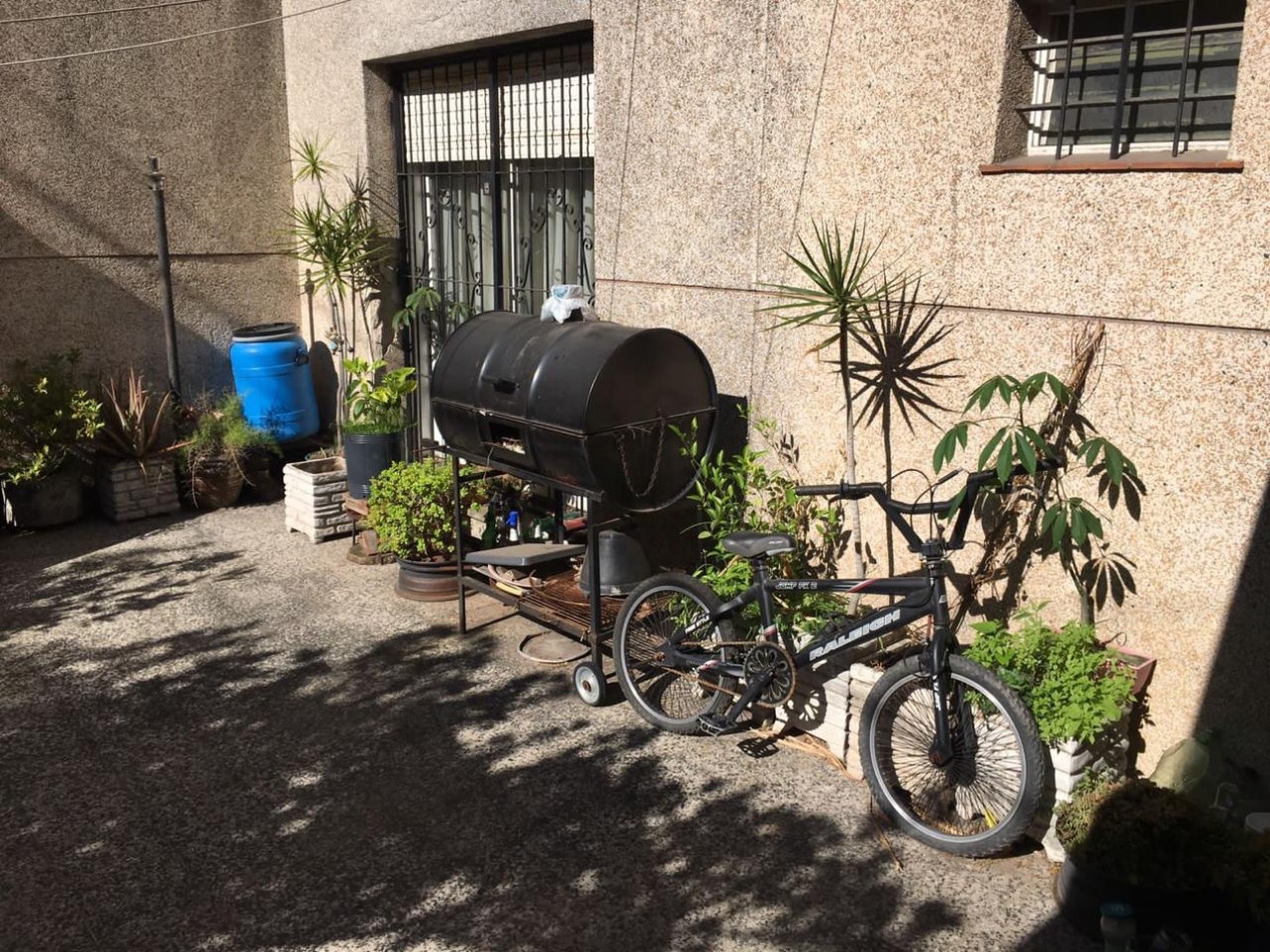 Jose Leon Suarez 500. Casa 5 ambientes, ex municipal.