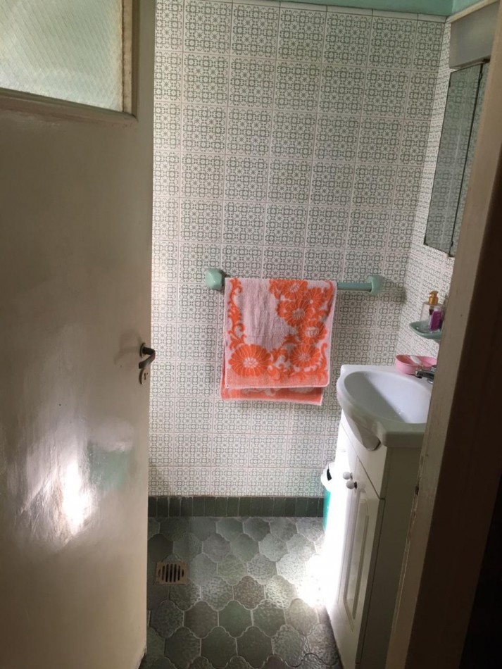 Jose Leon Suarez 500. Casa 5 ambientes, ex municipal.