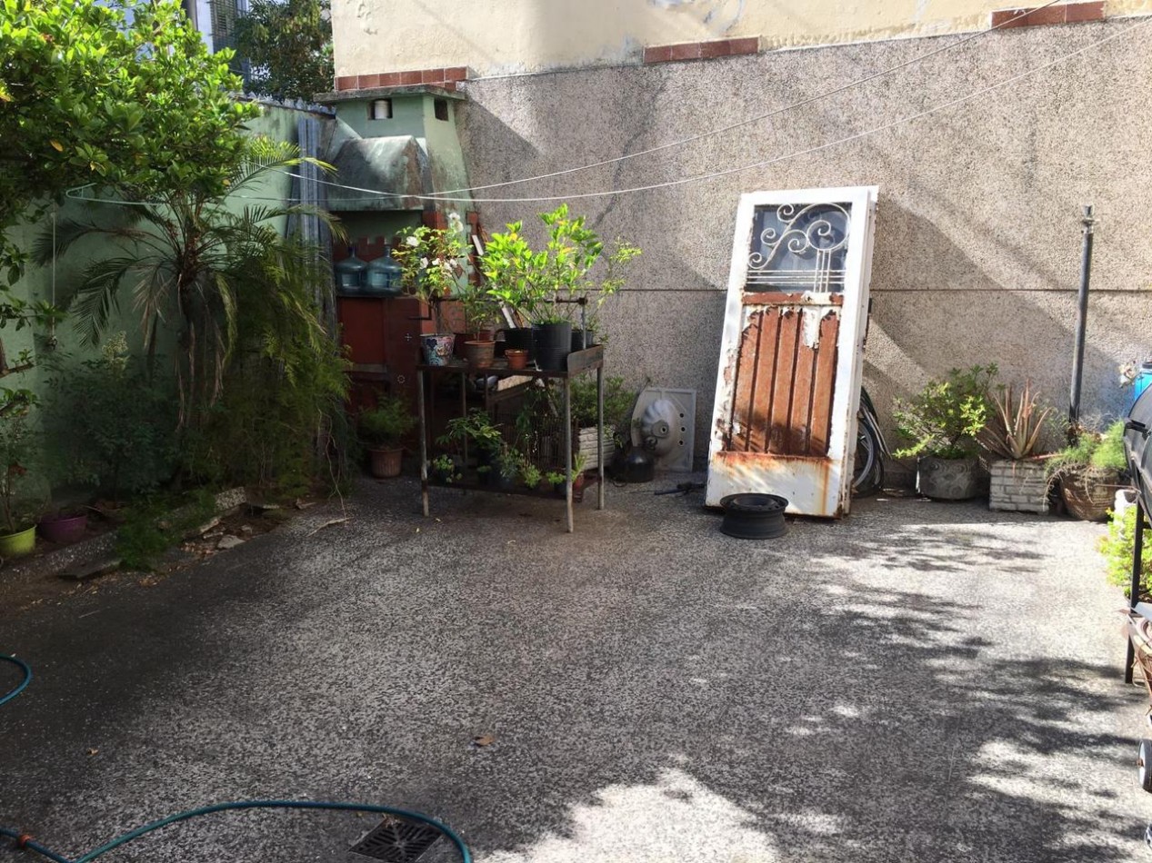 Jose Leon Suarez 500. Casa 5 ambientes, ex municipal.