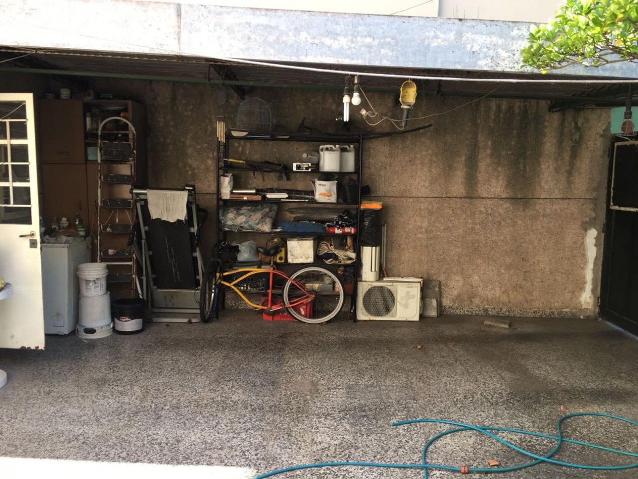 Jose Leon Suarez 500. Casa 5 ambientes, ex municipal.