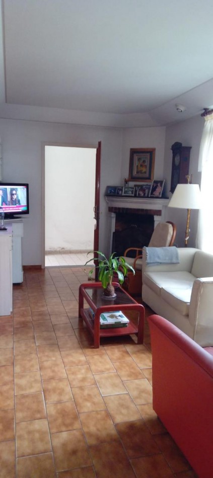 Cosquin 1300. Casa 4 ambientes.