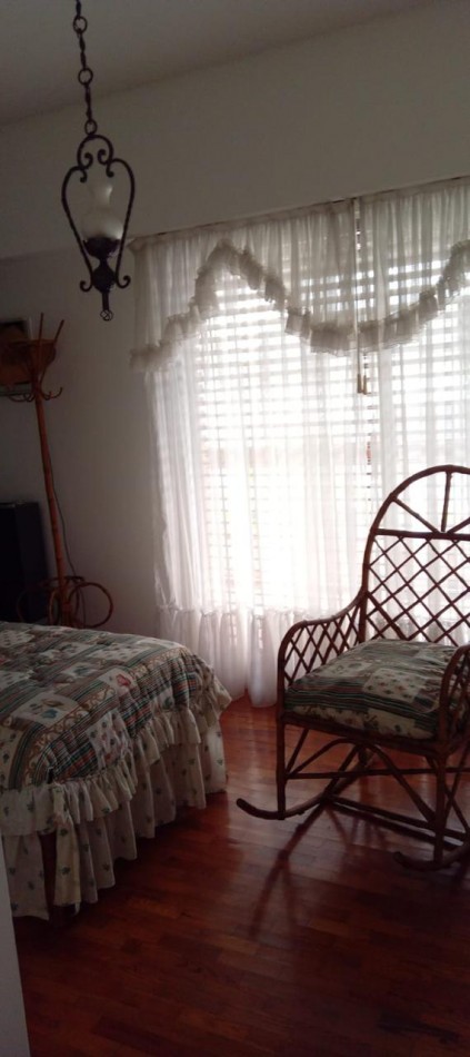 Cosquin 1300. Casa 4 ambientes.