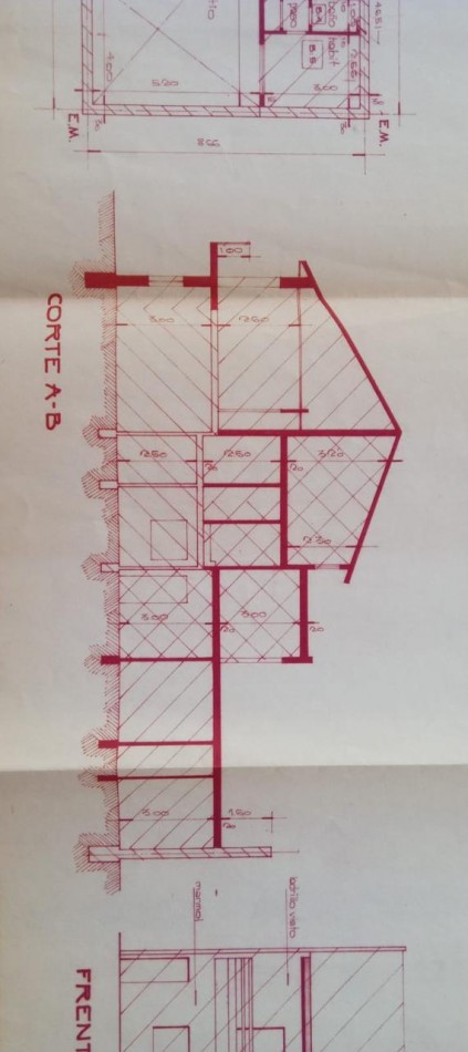 Cosquin 1300. Casa 4 ambientes.