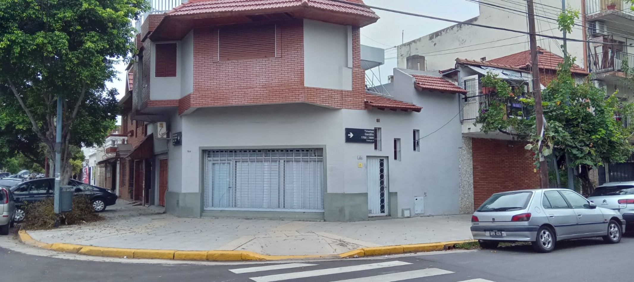 Timoteo Gordillo 1600. Casa para 2 familias.