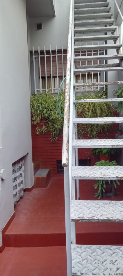 Timoteo Gordillo 1600. Casa para 2 familias.