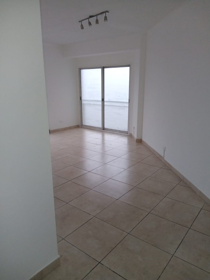 Manuel Artigas 5100. Departamento 3 ambientes al frente.