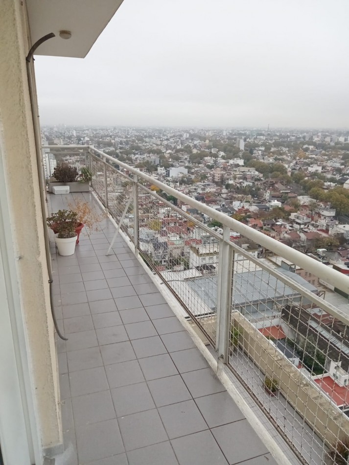 Manuel Artigas 5100. Departamento 3 ambientes al frente.