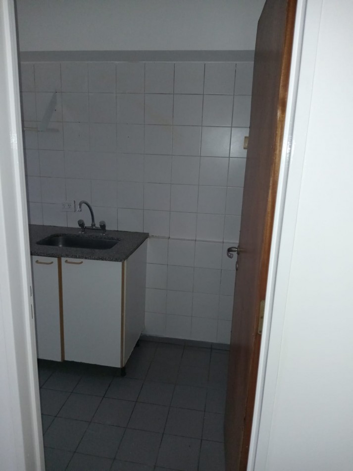 Manuel Artigas 5100. Departamento 3 ambientes al frente.