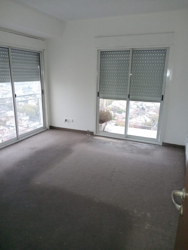 Manuel Artigas 5100. Departamento 3 ambientes al frente.