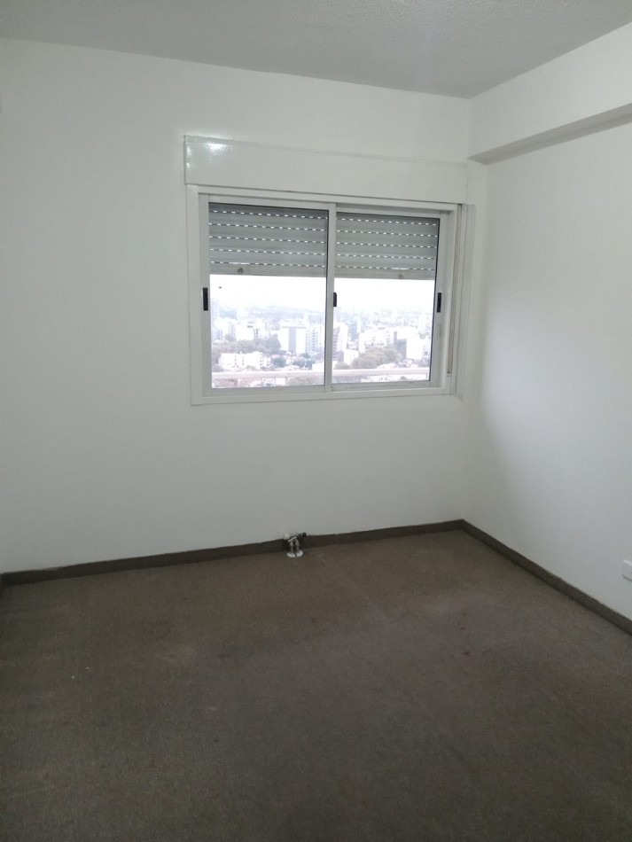 Manuel Artigas 5100. Departamento 3 ambientes al frente.