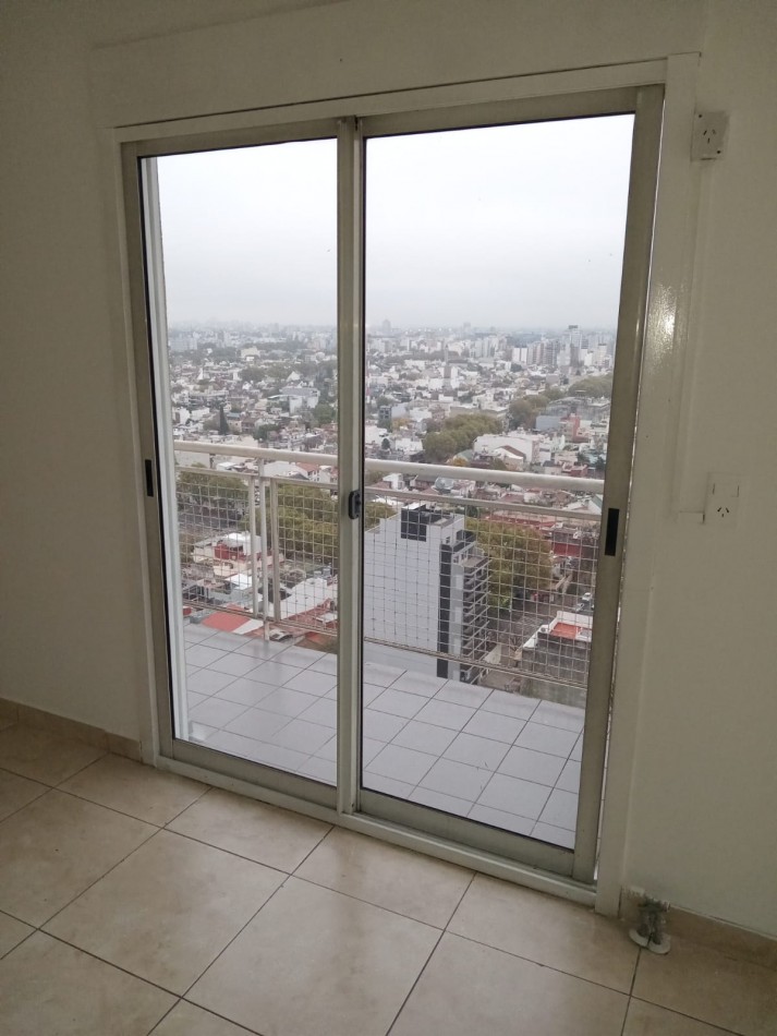 Manuel Artigas 5100. Departamento 3 ambientes al frente.