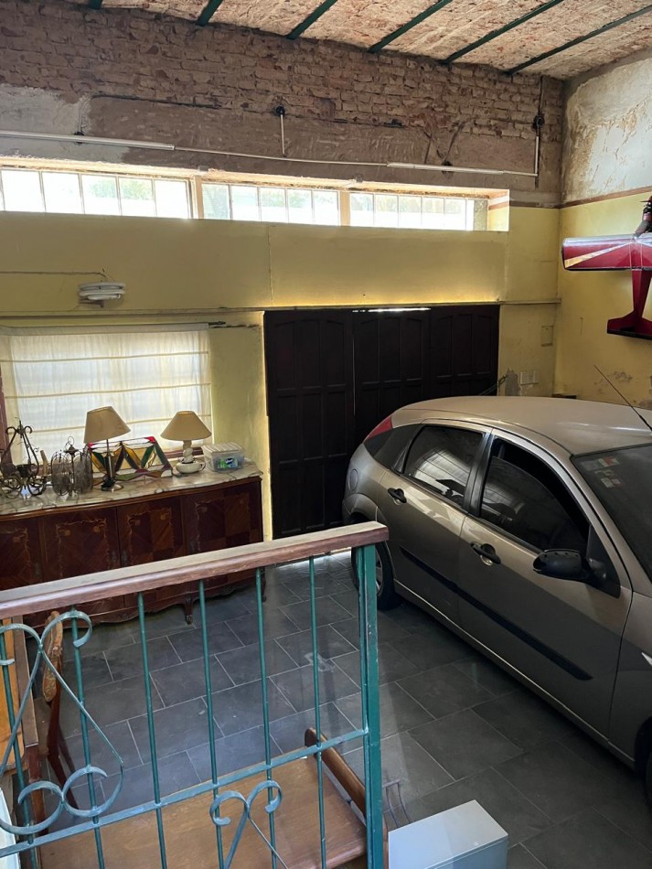 Larrañaga 700. PH 3 ambientes al frente con garage.