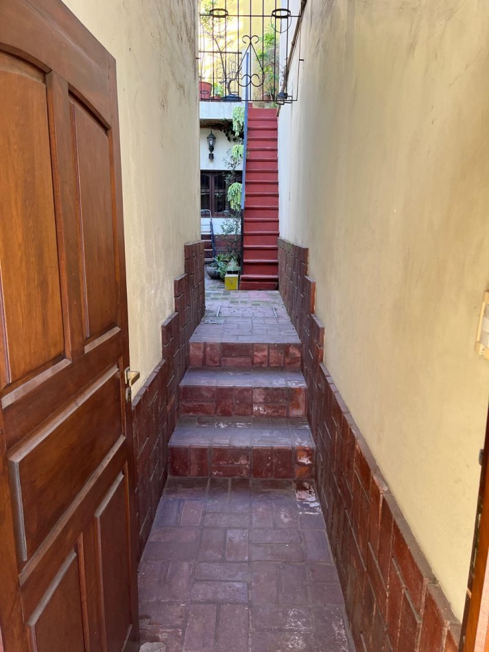 Larrañaga 700. PH 3 ambientes al frente con garage.