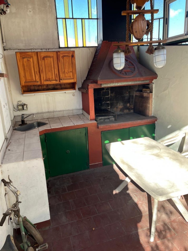 Larrañaga 700. PH 3 ambientes al frente con garage.