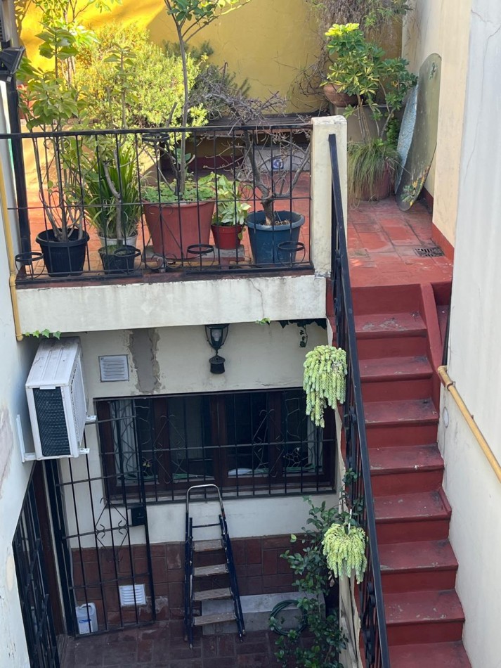 Larrañaga 700. PH 3 ambientes al frente con garage.