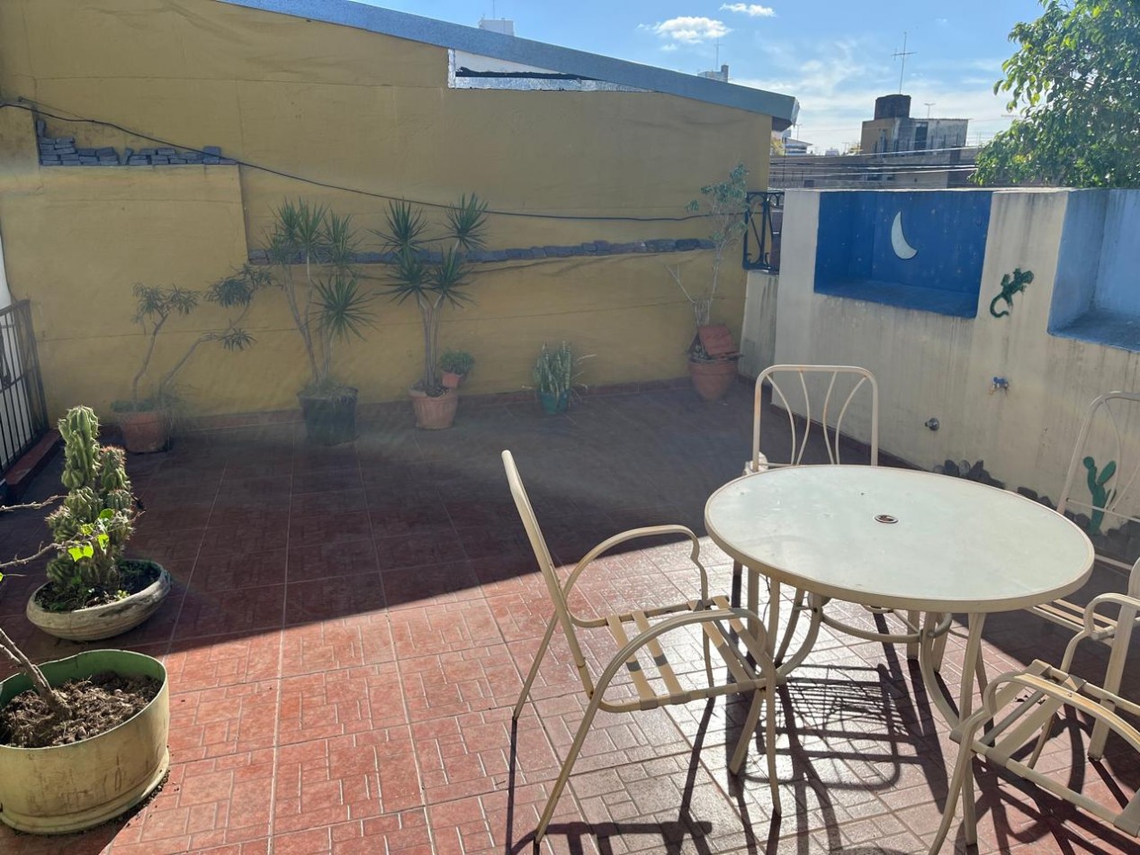 Larrañaga 700. PH 3 ambientes al frente con garage.