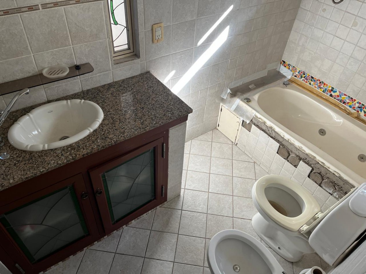 Larrañaga 700. PH 3 ambientes al frente con garage.